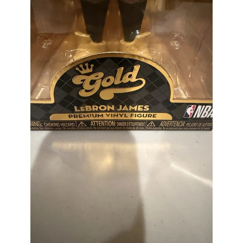Funko Vinyl Gold 12 in: Lebron James